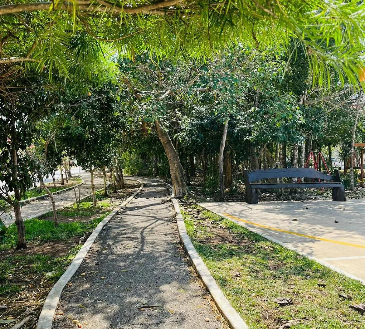 Amplio Apartamento De 2 Dormitorios En Playa Del Carmen Mexiko